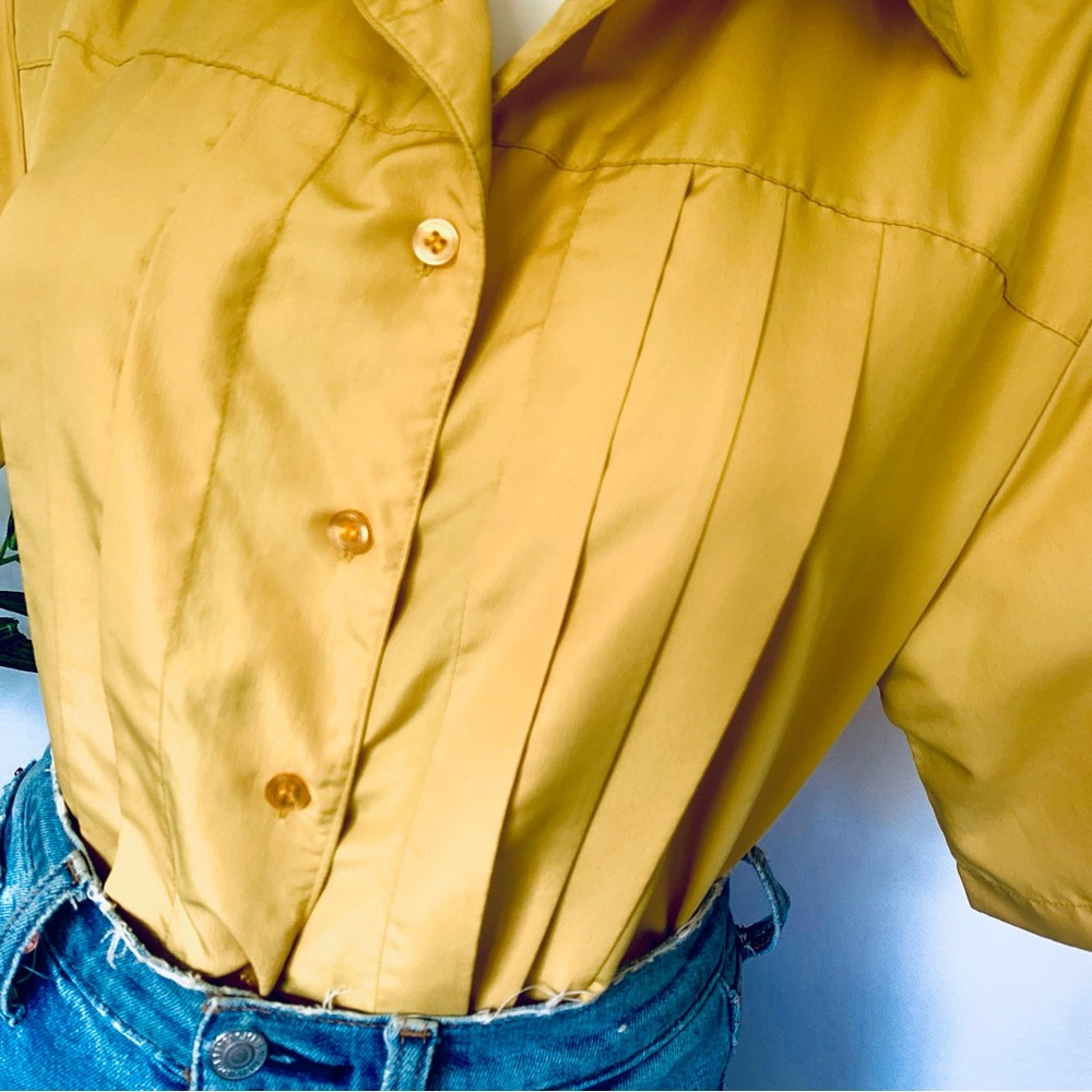 v i n t a g e :: Pleated Boxy Mustard Buttoned Blouse - Picture 6 of 7